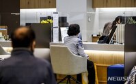 [단독] "출금 정지, 영업점에서도 된다"… '피싱' 원천 차단