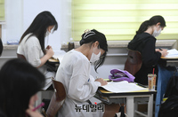 [포토] 6월 모의평가 준비하는 수험생들
