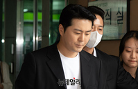 [포토] 음주운전자 바꿔치기 첫 공판 마친 가수 이루