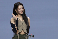 [포토] 타이틀 '미나우'로 컴백한 프로미스나인 이나경