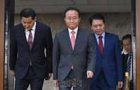 [포토] 회의참석 하는 윤재옥 국민의힘 원내대표