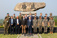 [포토] 승진훈련장 찾은 폴란드 국방장관 