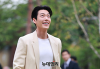 [포토] 김우빈 "아직 비 안오죠"