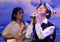 [포토] 솔로로 가요계 복귀한 가수 렌