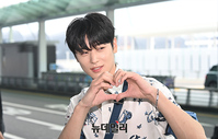 [포토] 하트 날리는 더보이즈 주연 '잘 다녀오겠습니다'