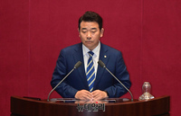 [포토] 당선 인사하는 박정 신임 환경노동위원장