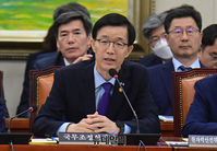 [포토] 정무위 출석한 방문규 국무조정실장