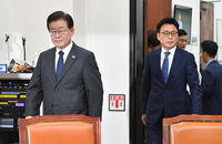 [포토] 입장하는 더불어민주당 지도부