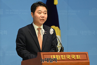 [포토] 기자회견 하는 지성호 의원