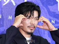 [포토] 김성오, 스릴러 얼굴하트