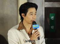 [포토] 영화 '밀수'로 복귀하는 조인성