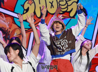 [포토] 신나는 펑키로 돌아온 김재환, 타이틀 '개이득' 무대