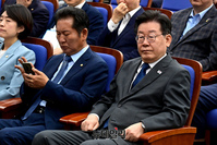 [포토] 의원총회 참석한 이재명 더불어민주당 대표