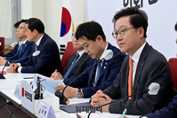 [포토] 당정 간담회서 발언하는 강석훈 산업은행 회장