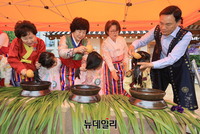 [포토] 단오맞이 행사 참석한 조성명 강남구청장
