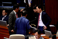 [포토] 대화 나누는 김기현 국민의힘 원내대표