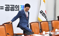 [포토] 입장하는 김기현 국민의힘 대표