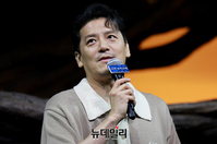 [포토] '나무 위의 군대' 무대 서는 이도엽