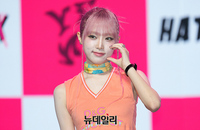 [포토] 핫핑크로 돌아온 최예나