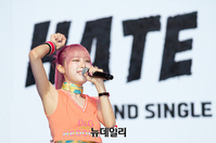 [포토] 최예나 '포인트 안무는 이렇게'