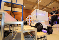 [포토] 국토교통 기술대전, 바퀴로 계단 오르는 로봇