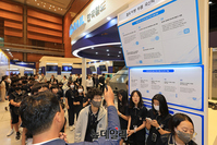 [포토] 국토교통 기술대전 관람하는 학생들