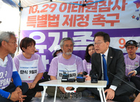 [포토] 이태원참사 유가족 단식농성장 찾은 이재명 민주당 대표