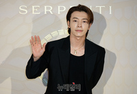 [포토] 손 흔드는 슈퍼주니어 동해