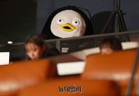 [포토] 톰크루즈 만나러 극장에 등장한 펭수