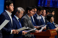 [포토] 文 청와대 출신 의원들 "尹 대통령 사과해야"