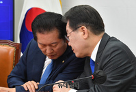 [포토] 대화 나누는 이재명·정청래