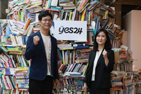 [포토] 예스24 창립 24주년 기념전시 찾은 '김석환 부회장-최세라 대표'