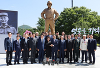 [포토] 다부동전적기념관에서 열린 구국의 영웅 '백선엽 장군' 동상 제막식