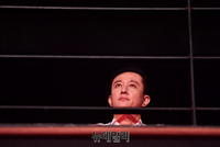 [포토] 딸 데뷔 무대 지켜보는 가수 심신