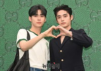 [포토] 한빈-지웅, 시크한 표정과 귀여운 하트