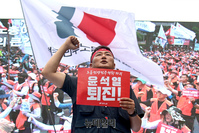 [포토] 팔뚝질 하는 양경수 민노총 위원장