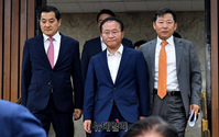 [포토] 입장하는 국민의힘 원내지도부