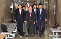 [포토] 입장하는 국민의힘 원내지도부