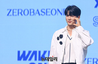 [포토] 제로베이스원 성한빈, 하트제조기