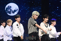 [포토] 데뷔무대 선보이는 제로베이스원