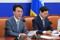 [포토] 원내대책회의 참석한 김민석 민주당 정책위의장