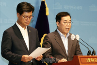 [포토] 과방위 전체회의 파행관련 회견 갖는 박성중 의원