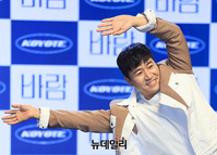 [포토] 신곡 '바람'으로 돌아온 코요태 김종민