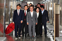 [포토] 최고위 입장하는 국민의힘 지도부