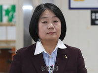 [포토] '정의연,정대협 횡령사건' 공판 출석하는 윤미향