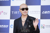 [포토] 첫 수상후보 레드카펫 선 홍석천