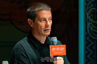 [포토] '알폰스 무하 이모션' 인사말 하는 비텍 체르막