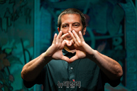 [포토] 하트 포즈 취하는 비텍 체르막