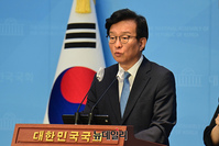 [포토] 권칠승 대변인 "尹 정부는 남탓 말라"