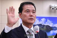 [포토] 선서하는 김영호 통일부 장관 후보자